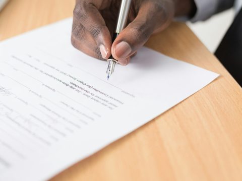 Revisión de los documentos legales de una propiedad
