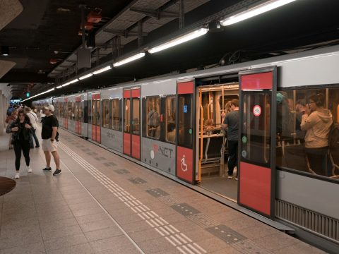 Estación de Metro y transporte urbano