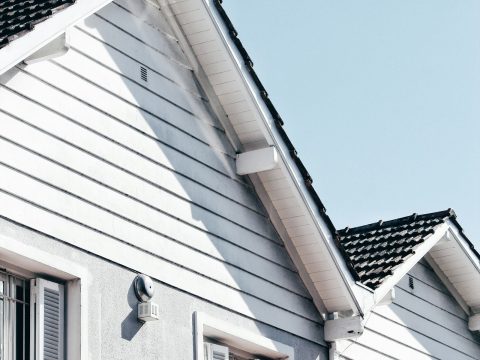 Vivienda eficiente con revestimiento de madera