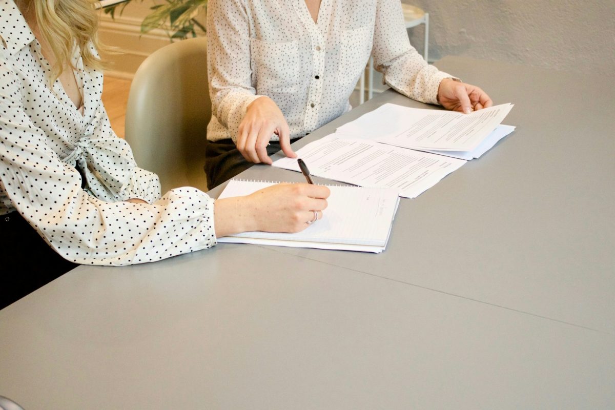 Firma de un contrato de promesa de compraventa