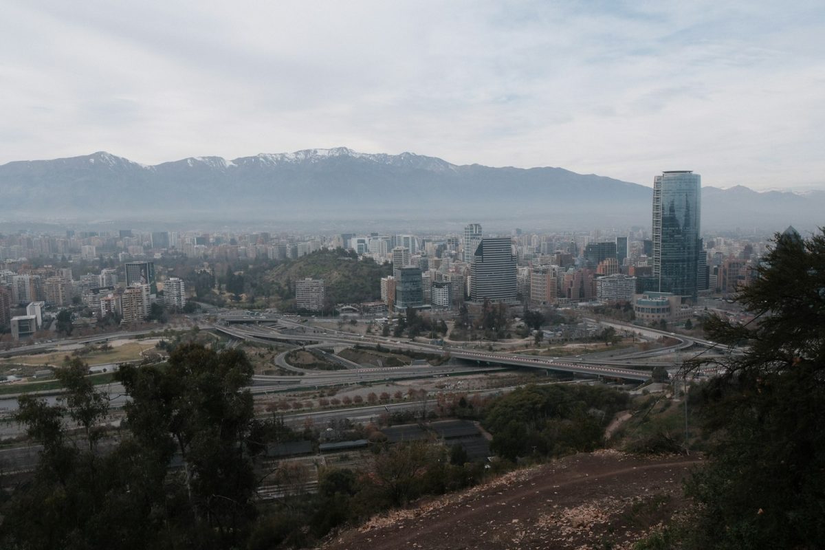 Vista de Santiago de Chile con la cordillera
