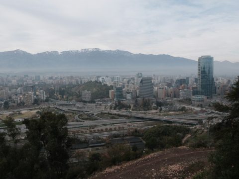 Vista de Santiago de Chile con la cordillera